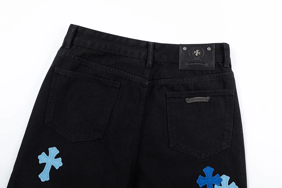 KE950#P230 The only correct leather label version on the market Chrome Hearts CH Cross embroidery distressed jeans Top ceiling quality 100% correct version The correct version is here!  Believe me this must be the best quality you will ever come across! ! Excellent value for money! !  Styles with different washes and textures are very friendly to people with thin legs and thick legs. The straight version is very flattering to the shape of the legs. The moderate length is timeless and easy to match. It is the basis of various styles and a must-have in the wardrobe! ! Add a little stacking to easily control the clean fit trend that has exploded this year. The fabric is stiff but also makes the upper body soft without losing texture. The sides and cuffs of some styles have a bone-wash effect. The vintage flavor pops up all at once. It’s really hard not to love it! ✅Correctly customize the Croxin metal leather label on the back panel. It is not sold directly with the cross on the finished jeans. 1:1 copying strives for excellence and the details are perfectly grasped. ✅The cross leather label is clear and smooth. Exquisite turning top craftsmanship. ✅Buttons, zippers and hardware are all customized versions of the Croxin LOGO. ✅High-cost washing process. Size: 28 30 32 34 36 (5 sizes)